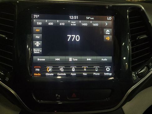 Used 2019 Jeep Cherokee Limited AWD/4WD image 25