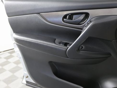 Used 2021 Nissan Rogue Sport S image 27