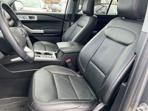 Used 2022 Ford Explorer Limited w/ Equipment Group 301A AWD/4WD image 16