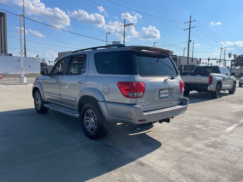 Used 2007 Toyota Sequoia SR5 RWD image 3