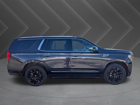 Used 2023 GMC Yukon SLT w/ SLT Premium Package image 2