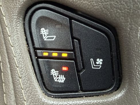 Used 2017 GMC Yukon XL Denali w/ Open Road Package image 45