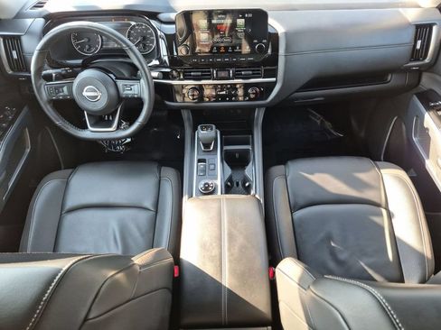 Used 2025 Nissan Pathfinder SL AWD/4WD image 29