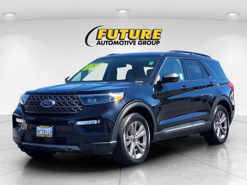 Certified 2021 Ford Explorer XLT w/ Equipment Group 202A RWD image 9