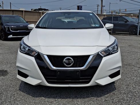 Used 2022 Nissan Versa SV w/ Trunk Package FWD image 2