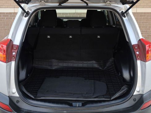Used 2015 Toyota RAV4 LE FWD image 12