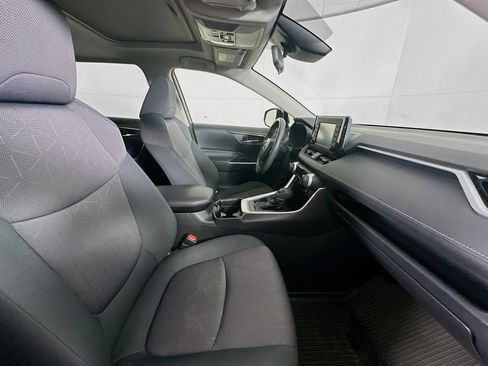 Used 2019 Toyota RAV4 XLE w/ Convenience Package FWD image 31