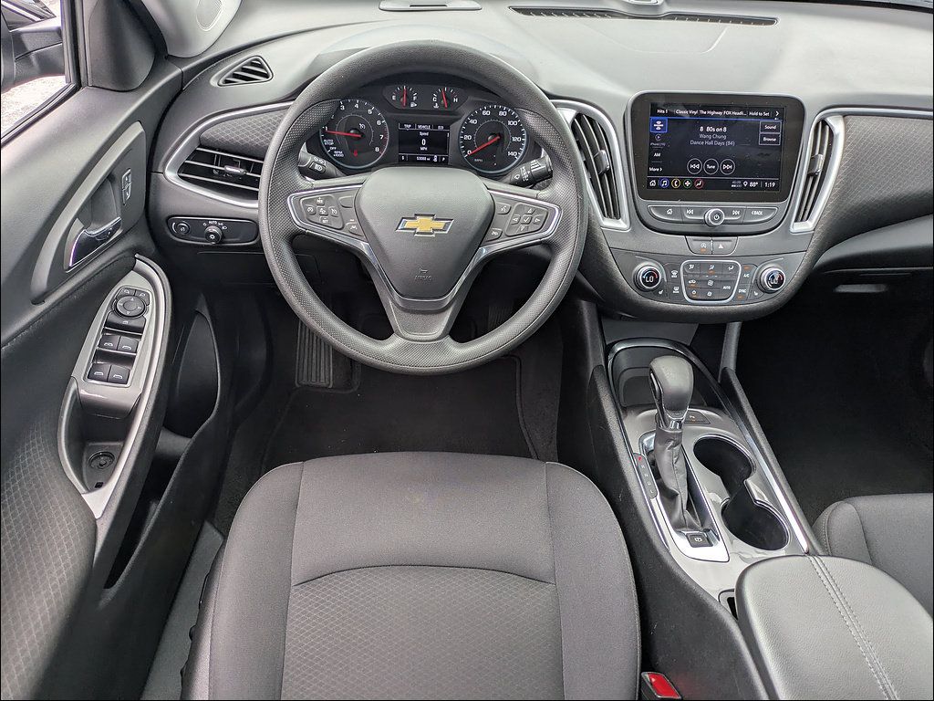 Used 2025 Chevrolet Malibu LT FWD image 17