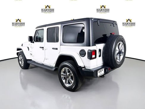 Used 2022 Jeep Wrangler Unlimited Sahara AWD/4WD image 5