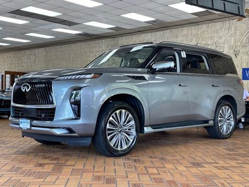 Used 2025 INFINITI QX80 Sensory AWD/4WD image 4
