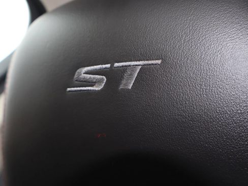 Used 2023 Buick Envision Essence w/ Technology Package I image 23