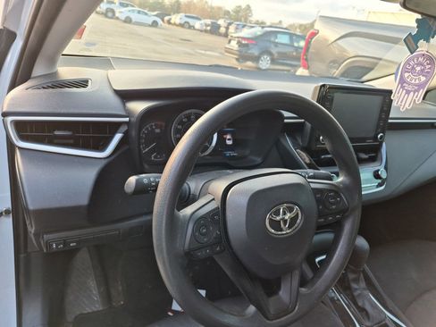 Used 2022 Toyota Corolla LE image 5