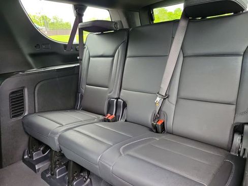 Used 2025 GMC Yukon XL Denali AWD/4WD image 13