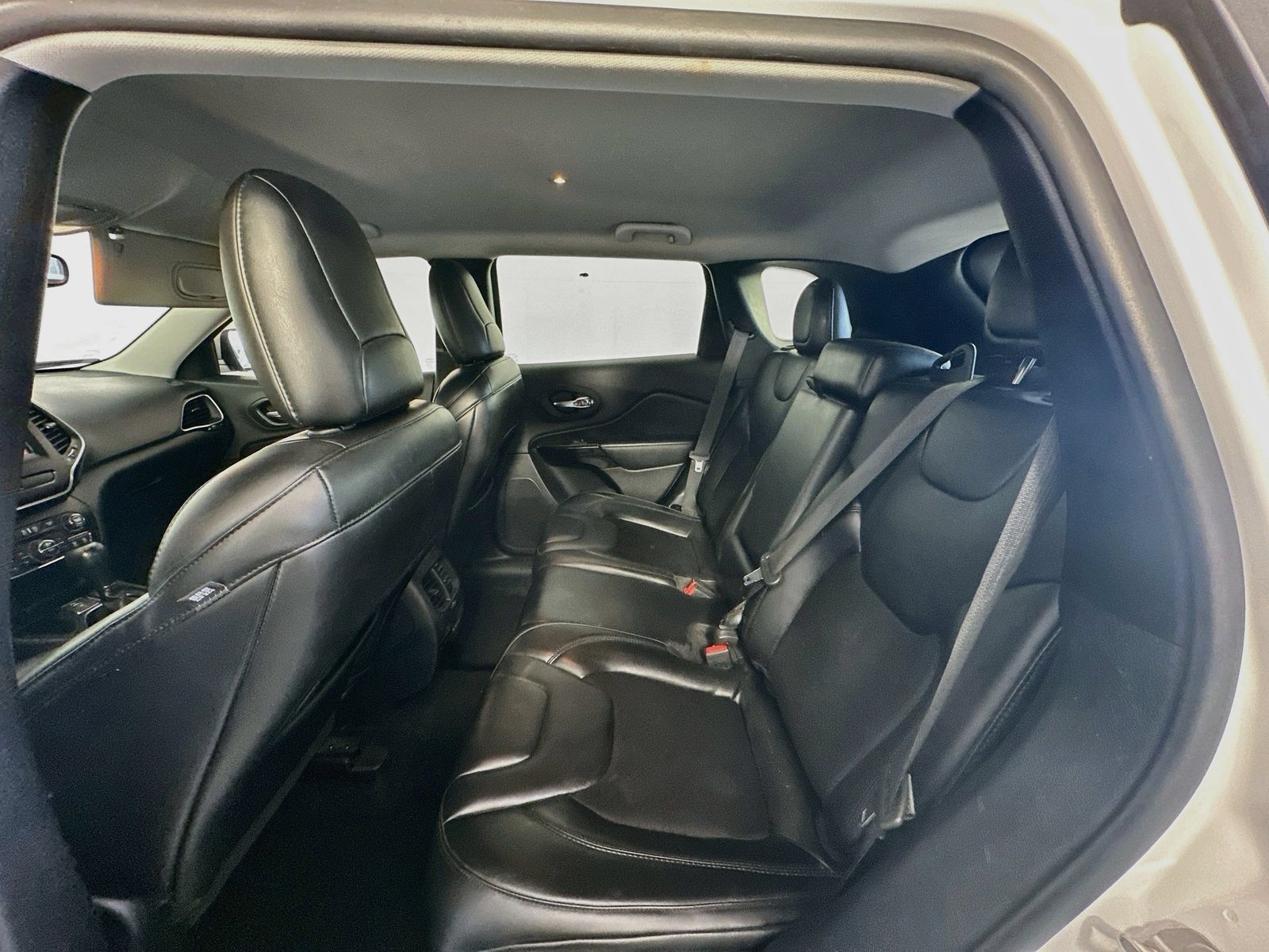 Used 2020 Jeep Cherokee Latitude Plus FWD image 22