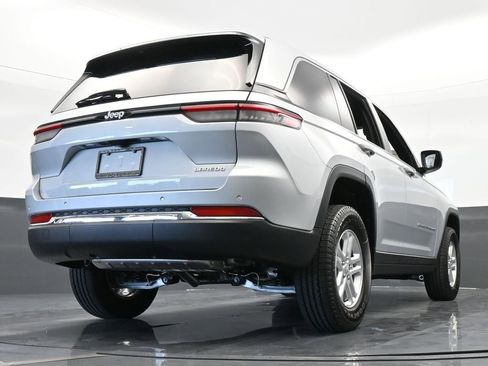 Used 2024 Jeep Grand Cherokee Laredo w/ Trailer Tow Package image 42