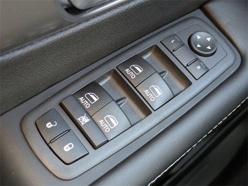 New 2026 Chrysler Voyager LX image 22