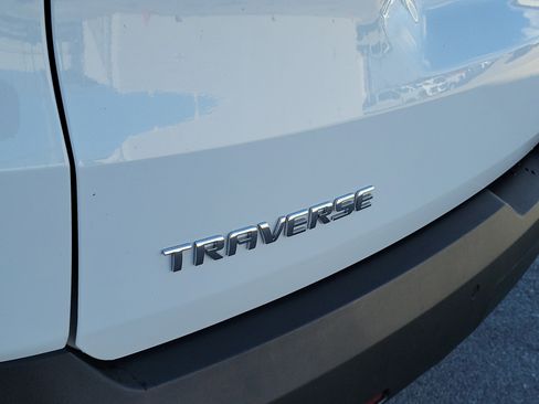 Used 2023 Chevrolet Traverse LT image 28