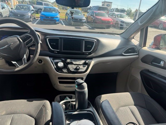 Used 2018 Chrysler Pacifica Touring Plus FWD image 11