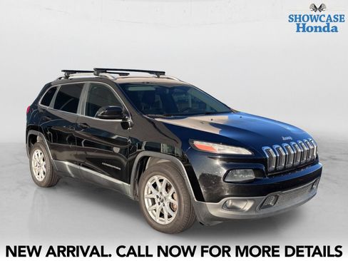 Used 2017 Jeep Cherokee Latitude w/ Comfort/Convenience Group FWD image 6