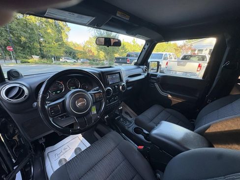 Used 2012 Jeep Wrangler Sahara image 21