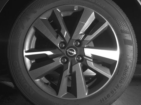 Used 2025 Nissan Versa SV image 13