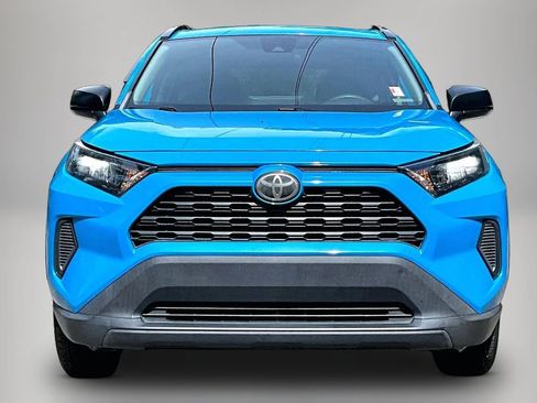 Used 2021 Toyota RAV4 LE FWD image 3