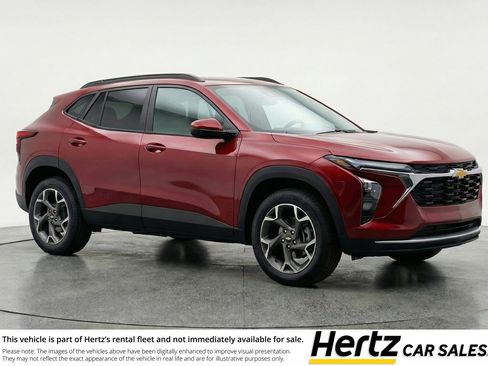 Used 2025 Chevrolet Trax LT FWD image 1