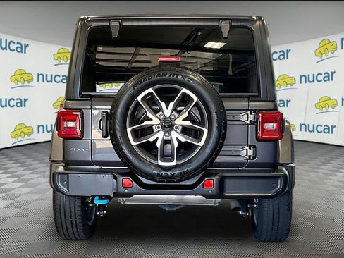 Used 2024 Jeep Wrangler Unlimited w/ Convenience Group AWD/4WD image 4