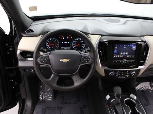 Used 2022 Chevrolet Traverse LS FWD image 30