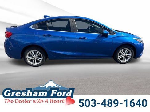 Used 2017 Chevrolet Cruze LT FWD image 7