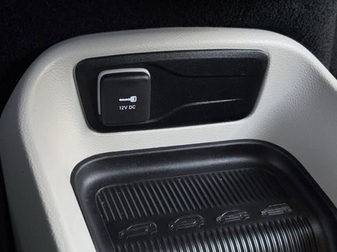 Used 2024 Chrysler Voyager LX FWD image 21