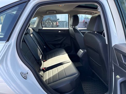 Used 2023 Volkswagen Jetta SE FWD image 10