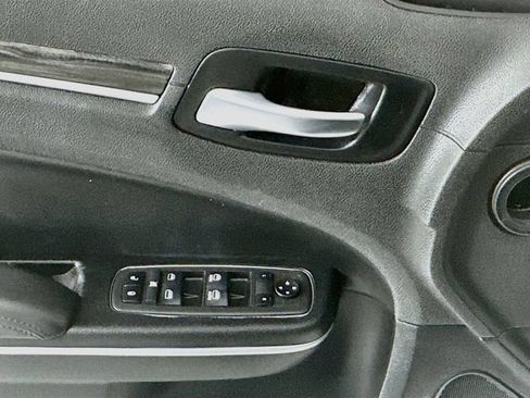 Used 2022 Chrysler 300 Touring w/ Sport Appearance Package RWD image 18