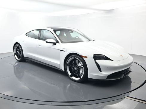 Certified 2023 Porsche Taycan image 17