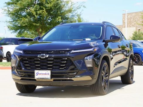 Used 2024 Chevrolet Trax ACTIV w/ Sunroof Package FWD image 3