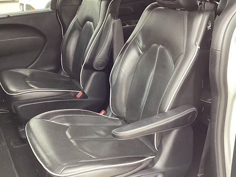 Used 2020 Chrysler Pacifica Limited w/ Advanced Safetytec Group image 10