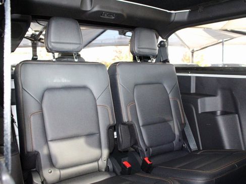 Used 2023 Ford Bronco Badlands w/ Sasquatch Package image 48