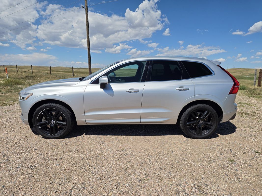 Used 2019 Volvo XC60 T6 Momentum w/ Multimedia Package AWD/4WD image 2