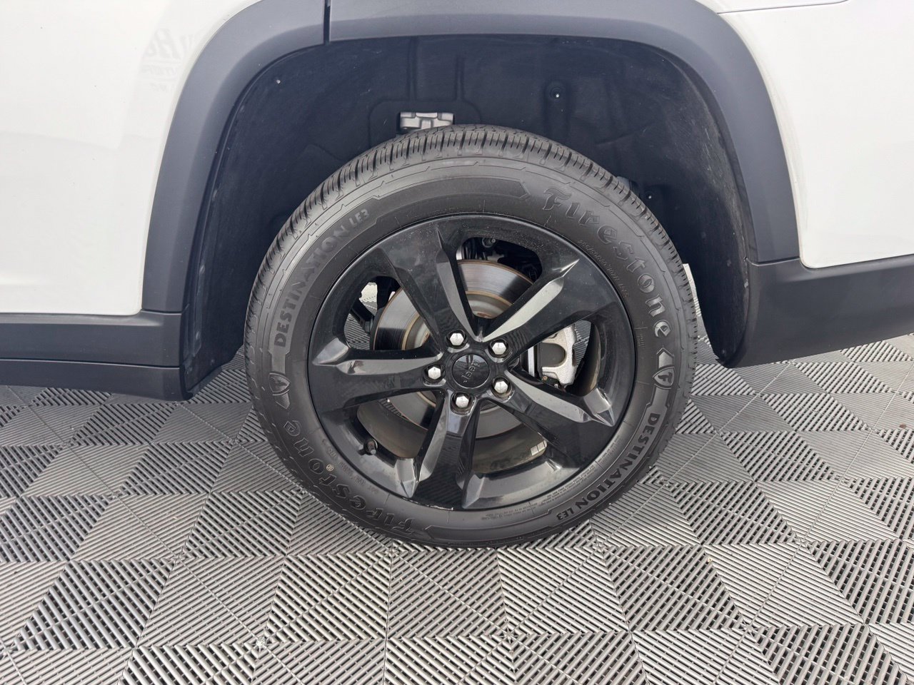 Used 2023 Jeep Grand Cherokee L Laredo AWD/4WD image 13