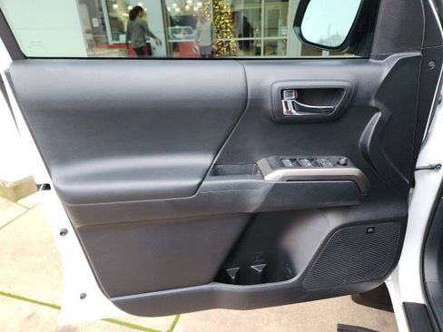 Used 2019 Toyota Tacoma Limited image 17