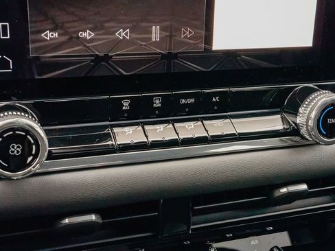 Used 2025 GMC Canyon Elevation image 19