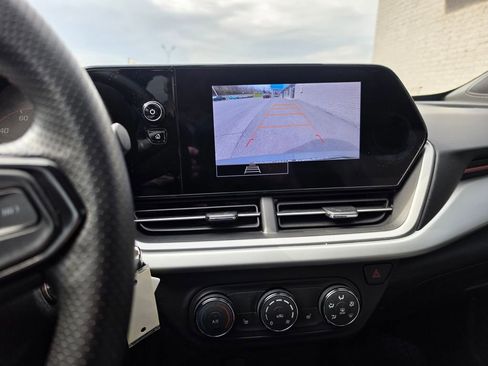 Used 2024 Chevrolet Trax RS w/ Sunroof Package image 18