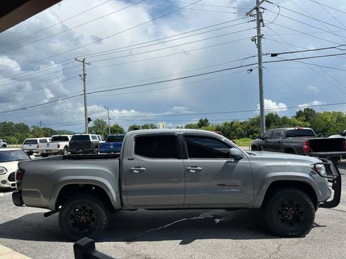 Used 2021 Toyota Tacoma SR5 AWD/4WD image 7