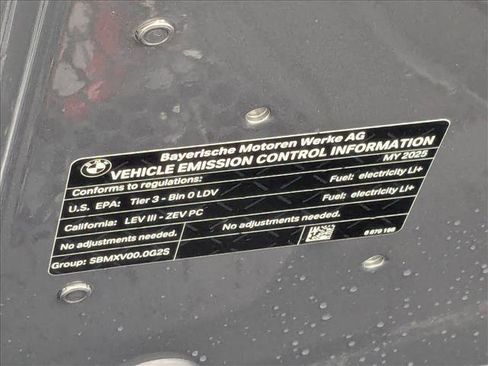 Used 2025 BMW i5 eDrive40i w/ Premium Package image 17