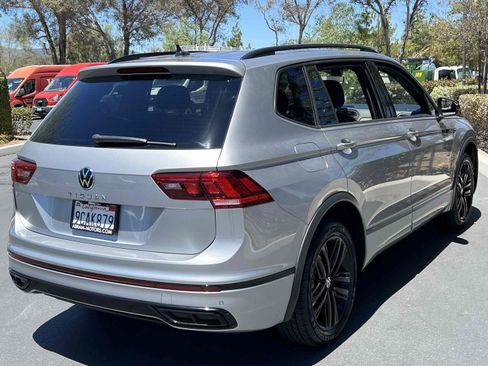 Used 2022 Volkswagen Tiguan SE R-Line FWD image 2