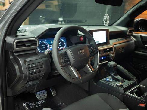 Used 2025 Toyota Tacoma TRD Sport image 8