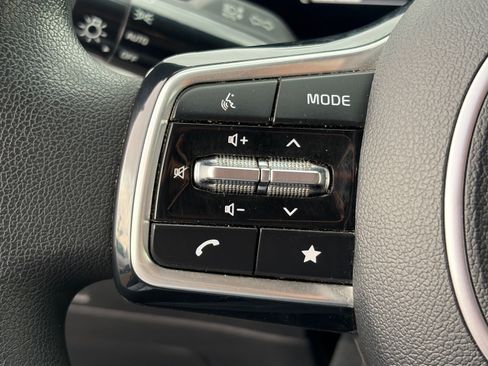 Certified 2025 Kia Sorento LX FWD image 23