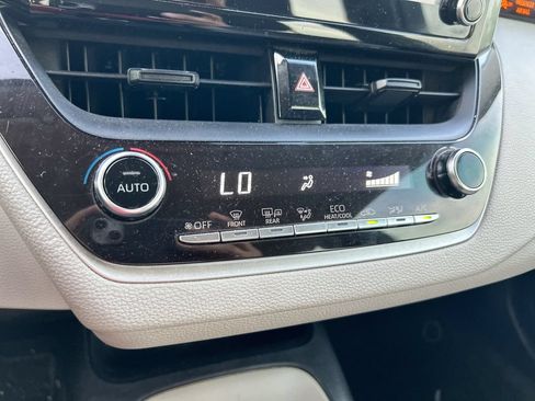 Used 2020 Toyota Corolla LE FWD image 24