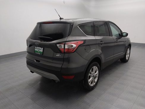 Used 2017 Ford Escape SE image 9