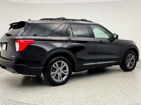Used 2022 Ford Explorer XLT w/ Equipment Group 202A image 5